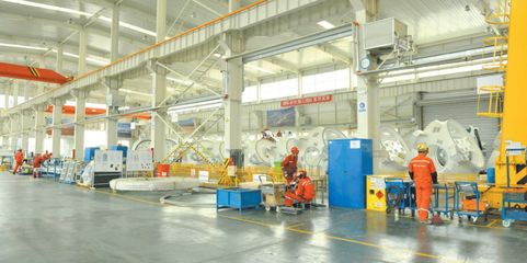 格爾木市推進老年人關愛與綠色能源發展 意外傷害保險全覆蓋與風力發電技術服務并進